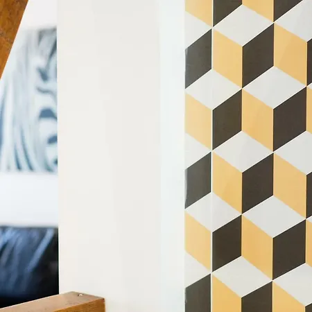 Апартаменти Bright And Sunny